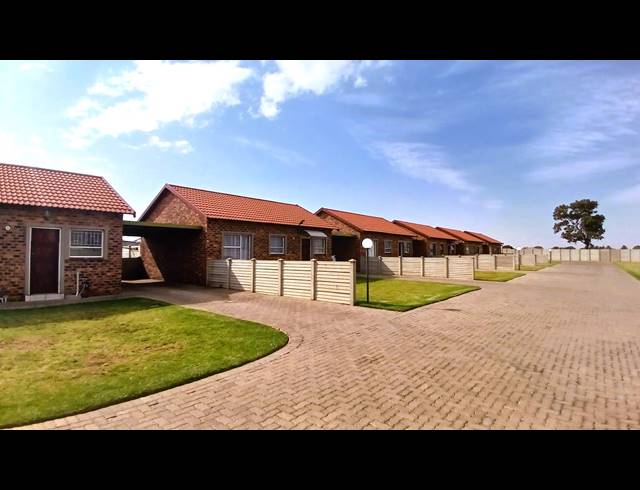 2 BEDROOM TOWNHOUSE FOR SALE IN RIVERSDALE